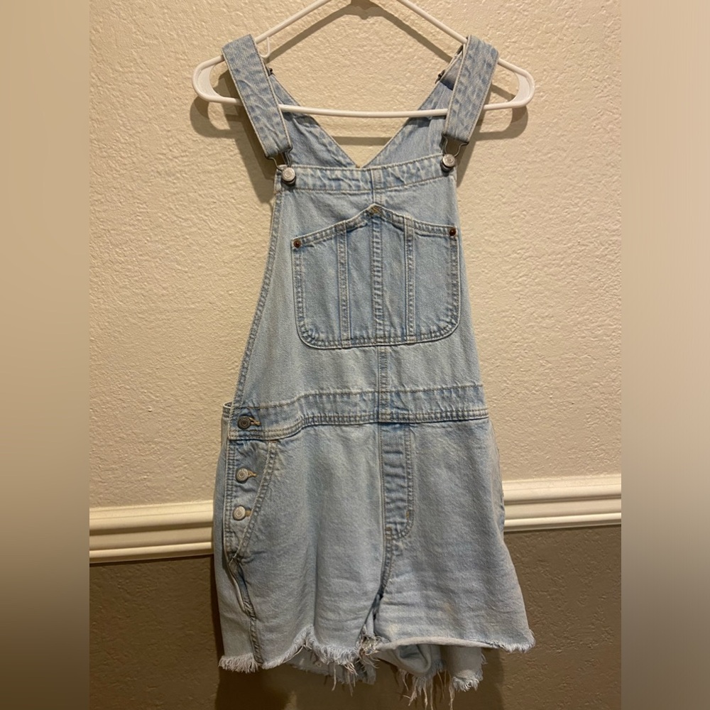 Very cute old navy overalls